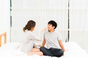 エッチ中の言葉攻め　盛り上がるどころか「吹き出し笑いしちゃう人が多い」って本当？