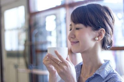 喫茶店 女性