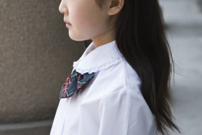 女