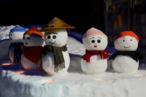 手づくり感あふれるライトアップがかわいい　石川県白山市の雪だるま祭りが盛況