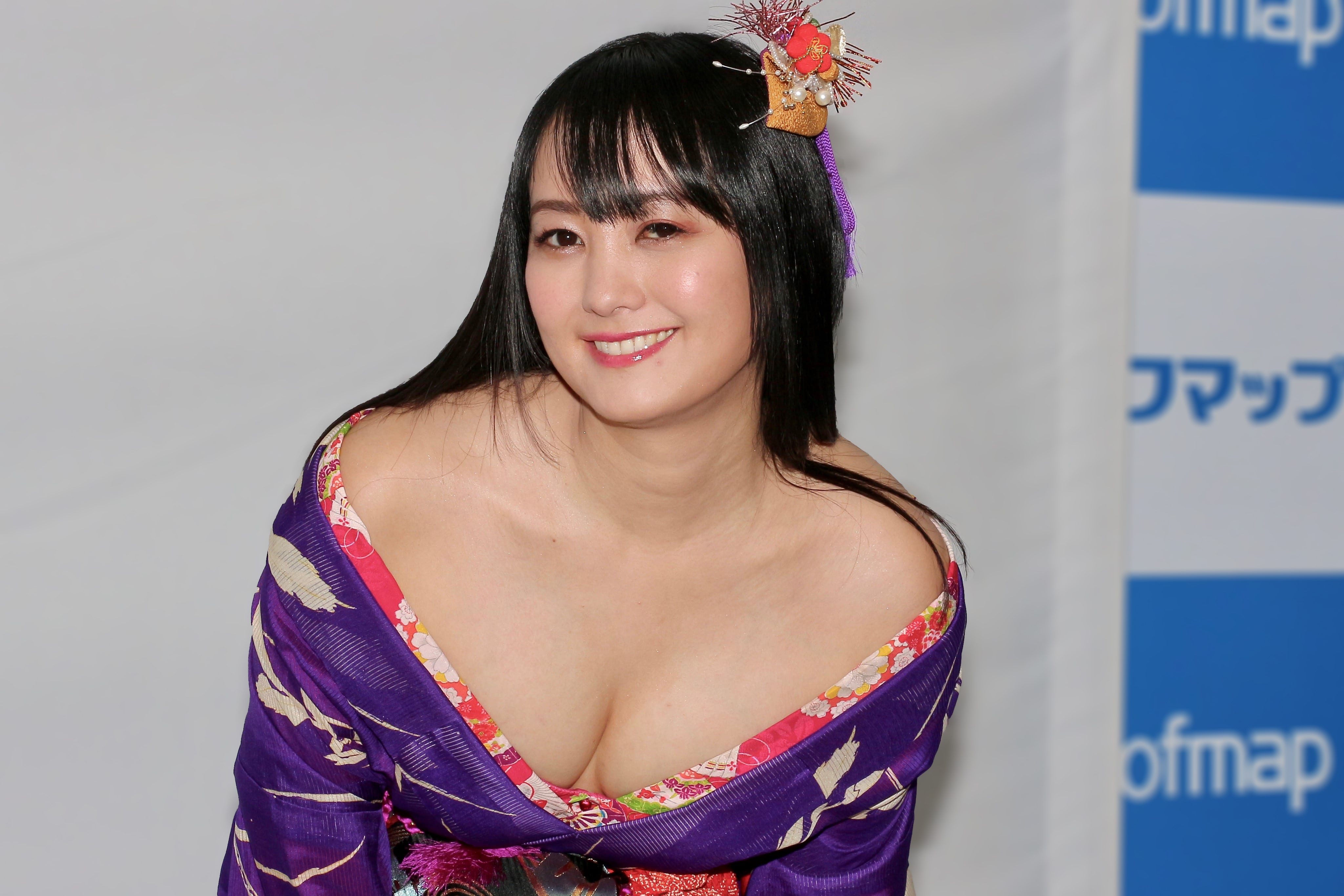 脊山麻理子