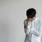 「黒歴史」を思い出して死にたくなる人の割合は？　若い女性は恥ずかしがり屋か