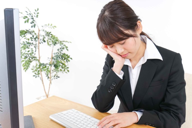 集中したいときに限って… 仕事中にやってくる眠気の対策法とは ニュースサイトしらべぇ
