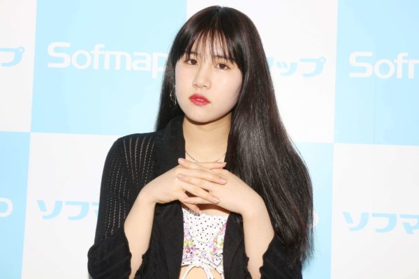 現役中学生 如月帆霞が初のグラビアで魅せる オススメの 制服姿 は必見 ニュースサイトしらべぇ