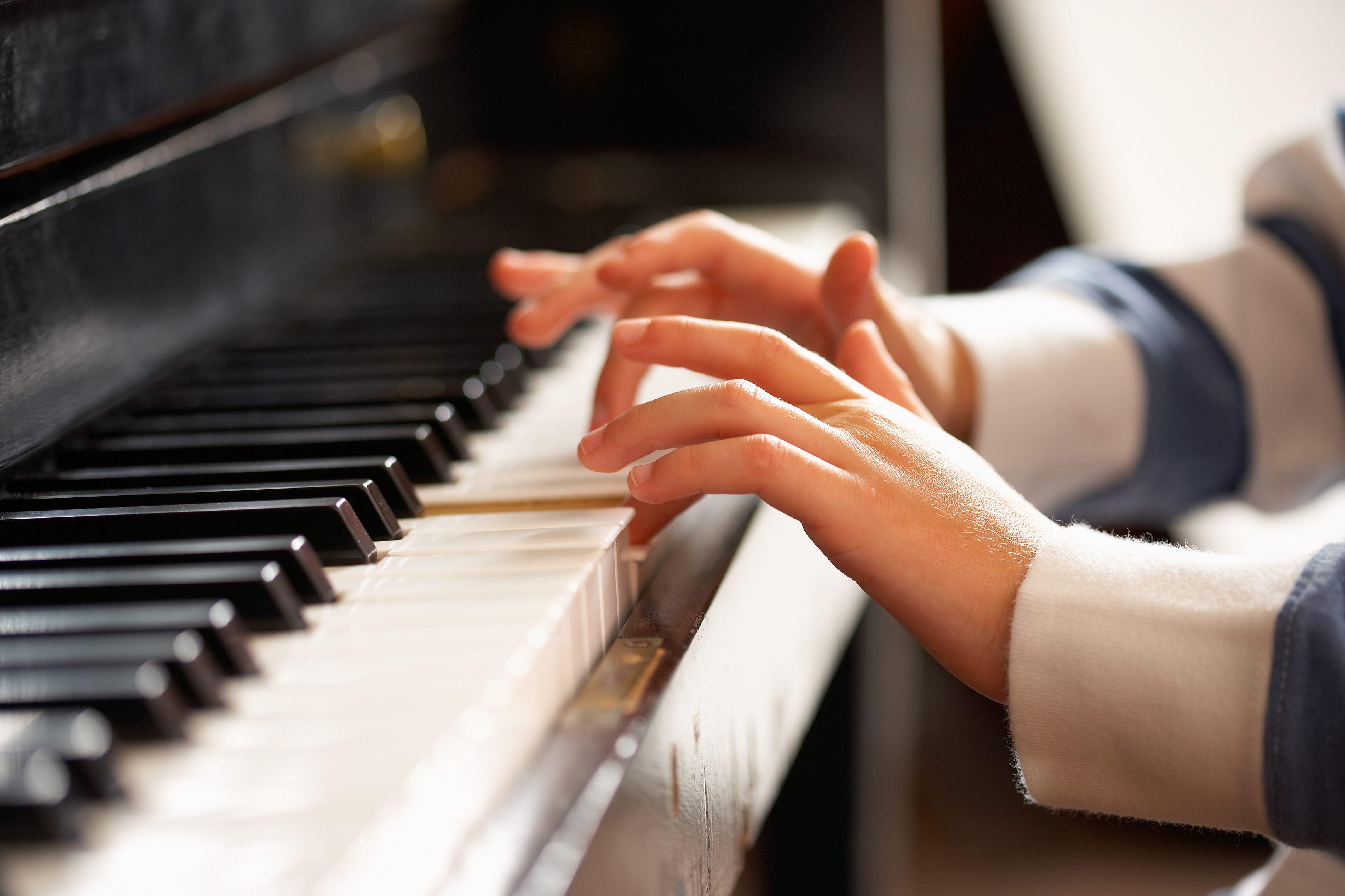 Проблема музыкального образования. Хобби фортепиано. Пианино для учебы. Музыкалка фортепиано. Уроки фортепиано.