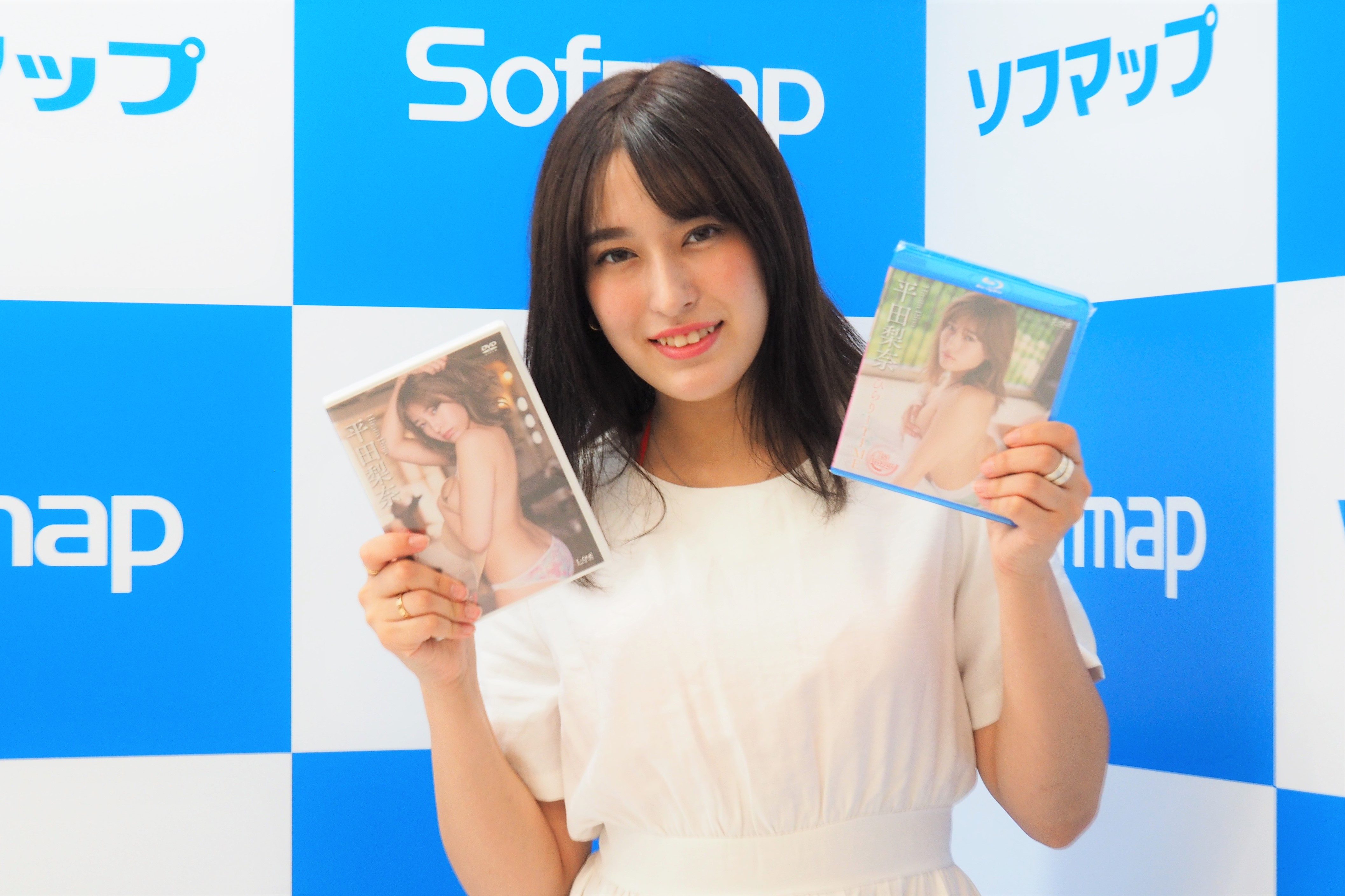 元AKB48・平田梨奈がグラビア参戦　目標は「コンビニの雑誌をひらりー一色にしたい」 - sirabee20190803hiratarina1