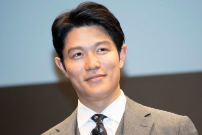 鈴木亮平