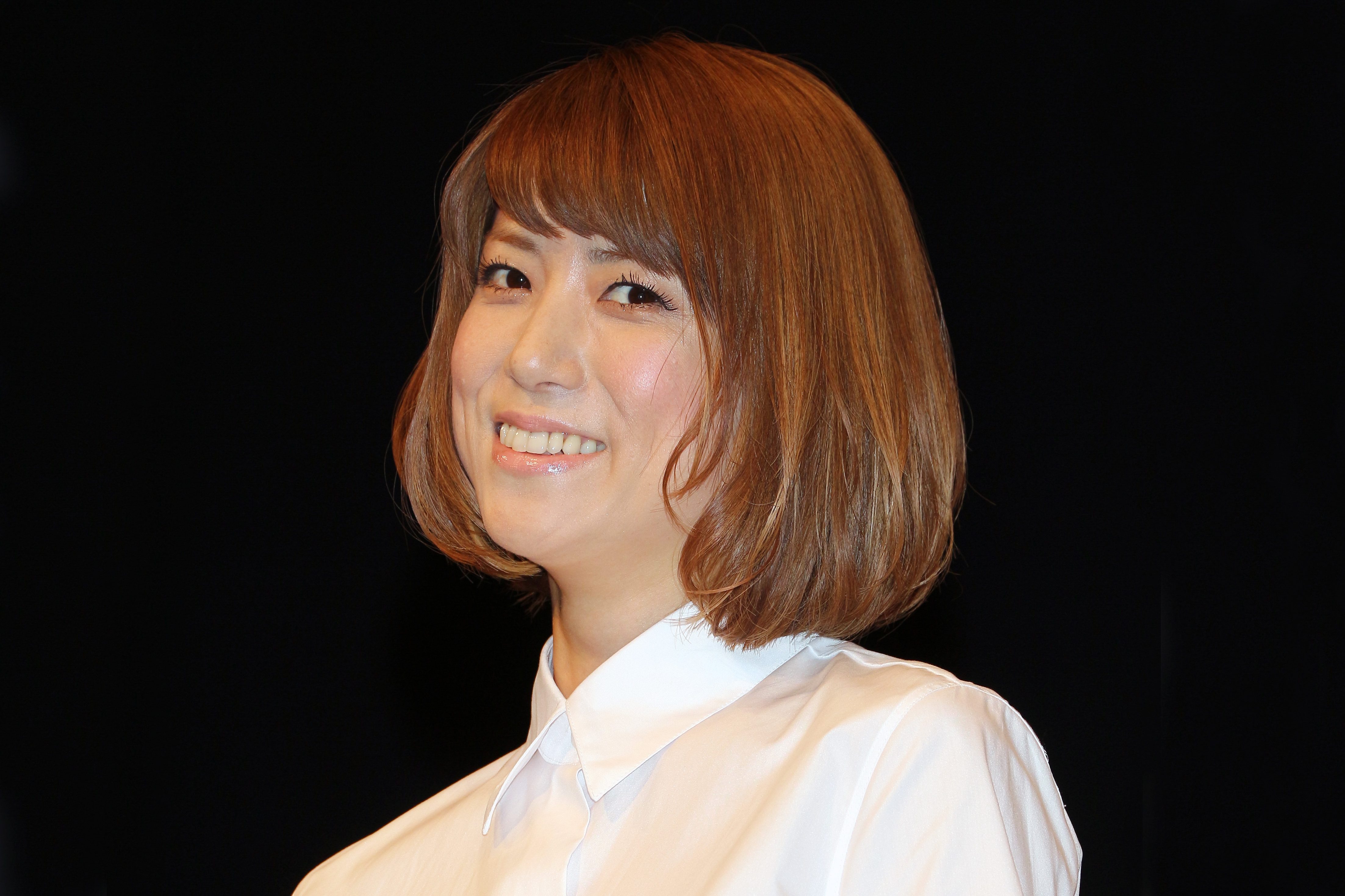Hitomi ショートヘアが 賛否両論 と落胆 イメージが ニュース