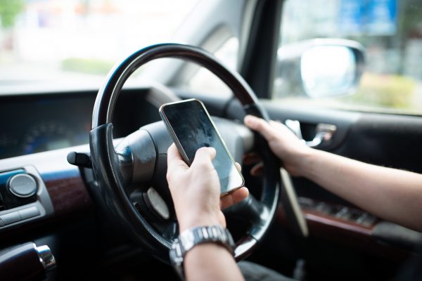 スマートフォン・ながら運転