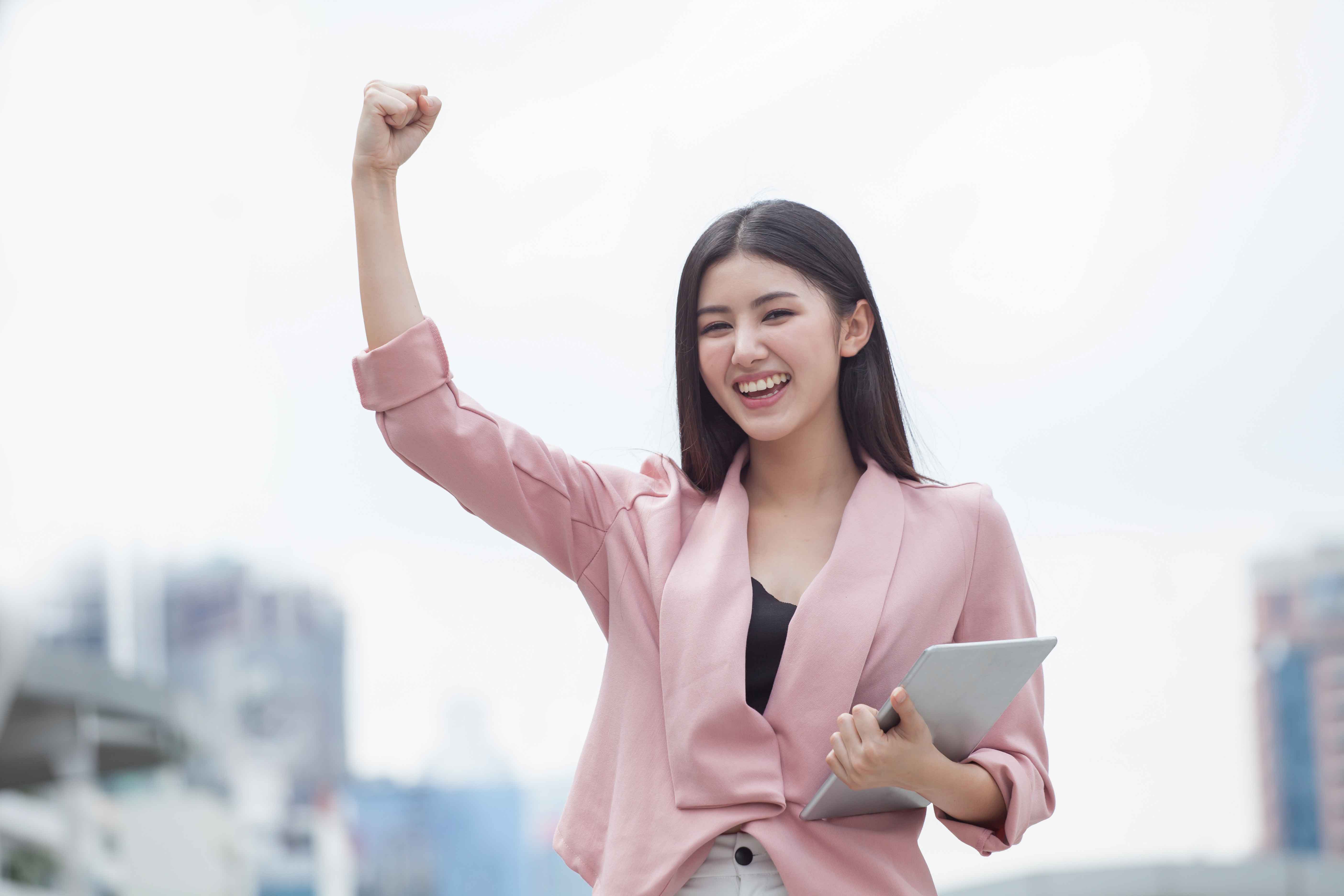 女性