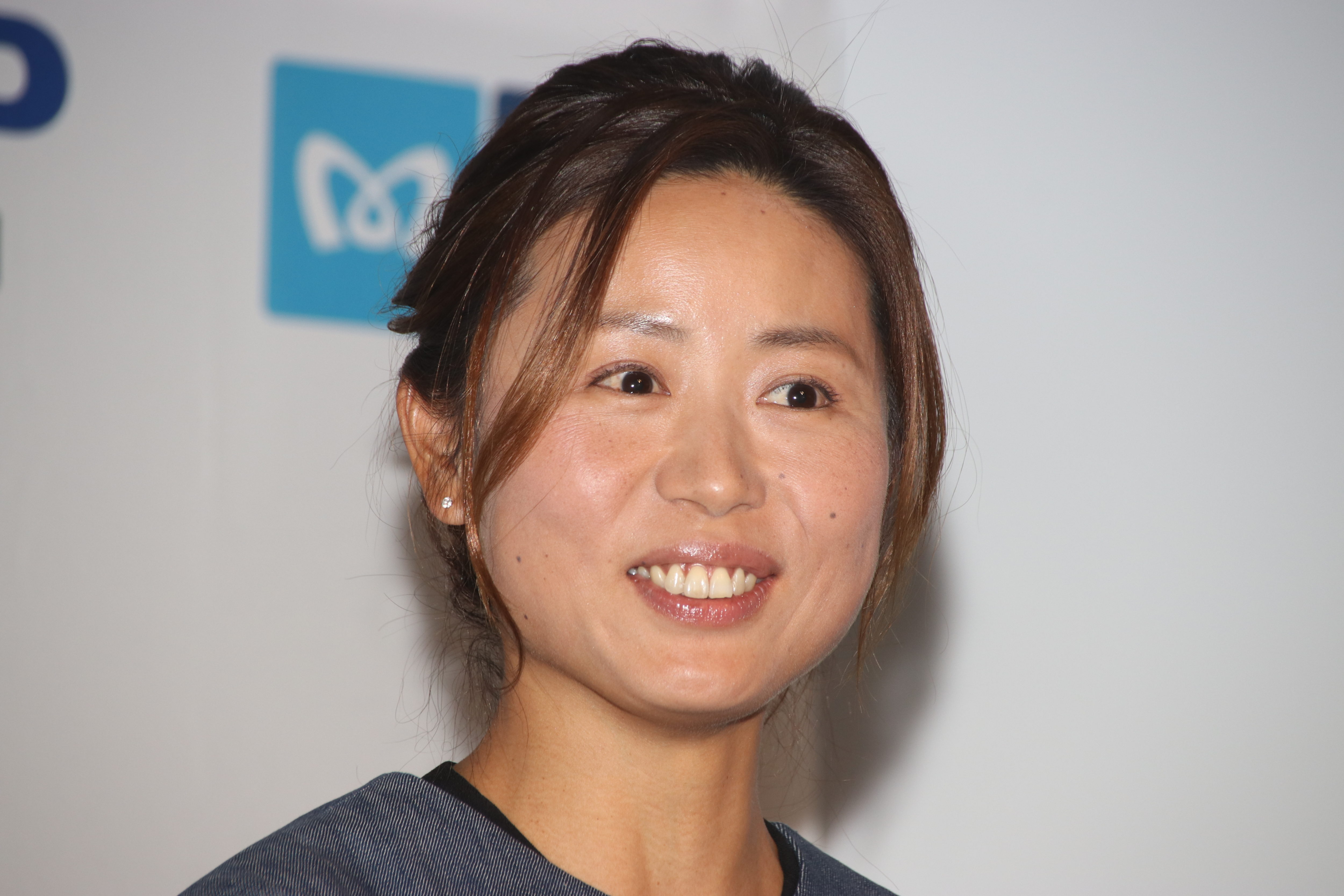 秦由加子
