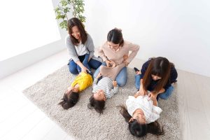 古くからの友達と話が合わない…　結婚や子供の有無も大きな要因に