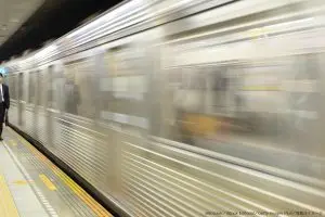 地下鉄で乗客同士のケンカ仲裁に入った男性が殺害　「君子危うきに近寄らず」の声も