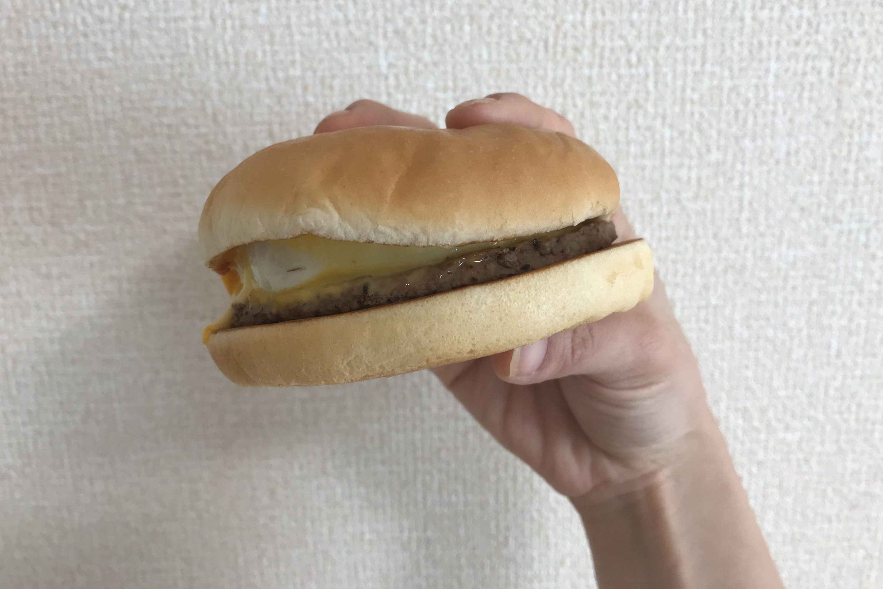 ハンバーガーの持ち方