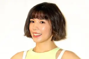 「色んなメイクさんにおすすめしてる」　仲里依紗が撮影前に欠かせない愛用品に反響