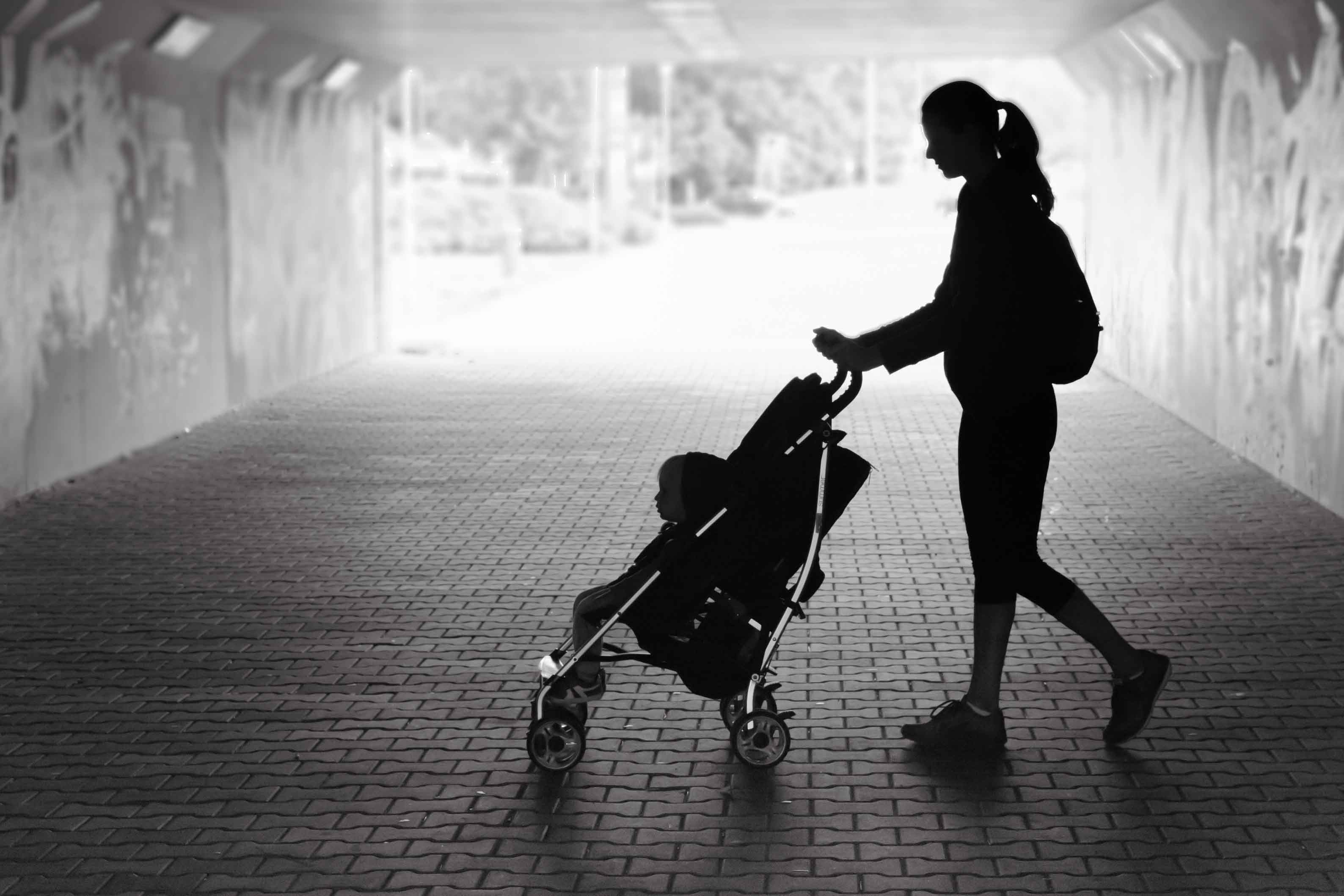 子連れの母親