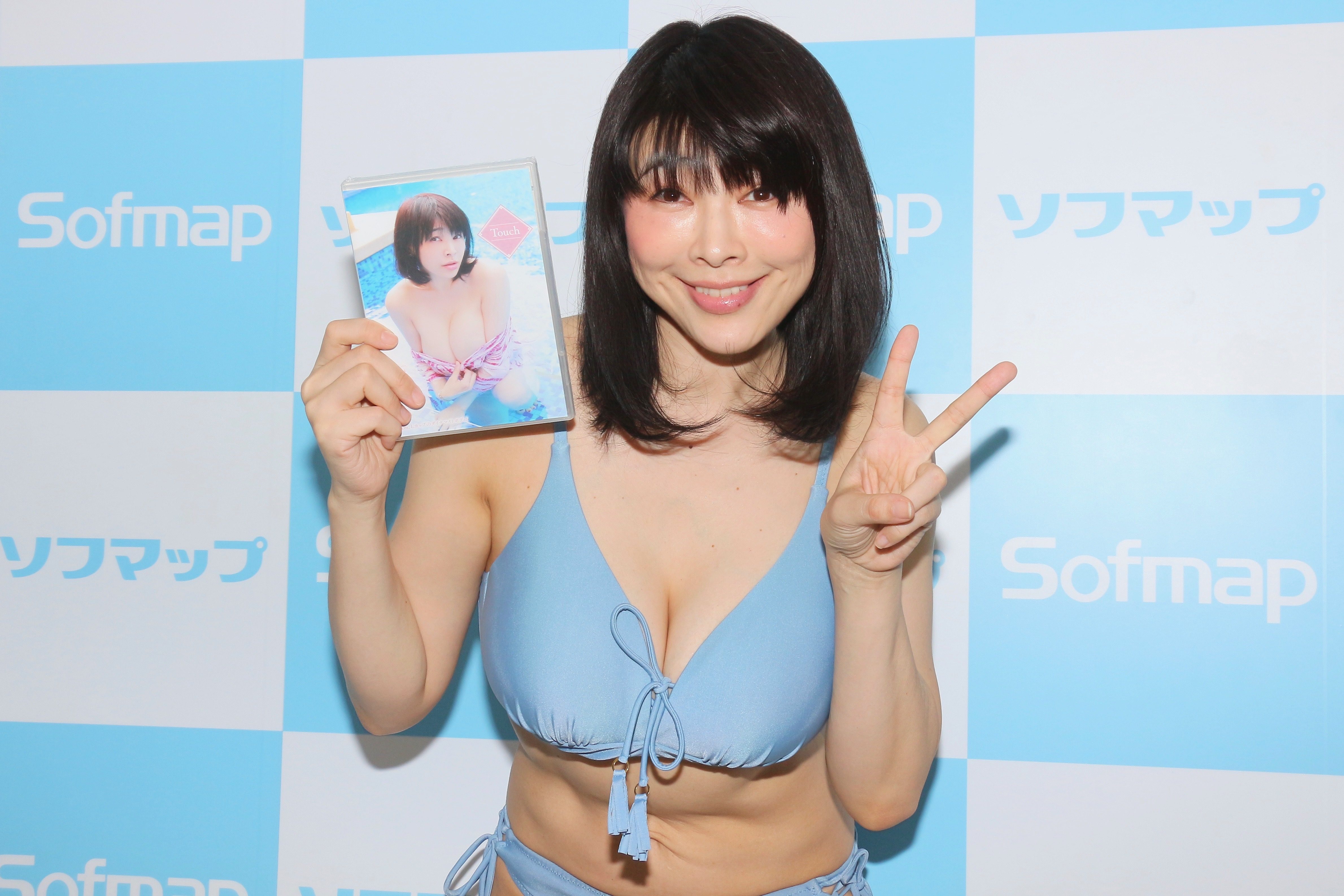 Lカップグラドル 松坂南 限界ギリギリ衣装は 見えてる ニュースサイトしらべぇ