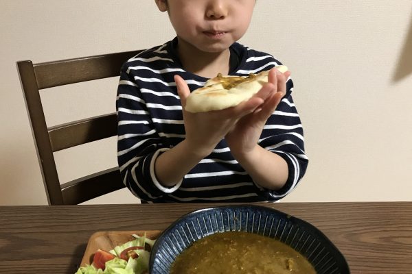 無印良品　辛くないキーマカレーとナン