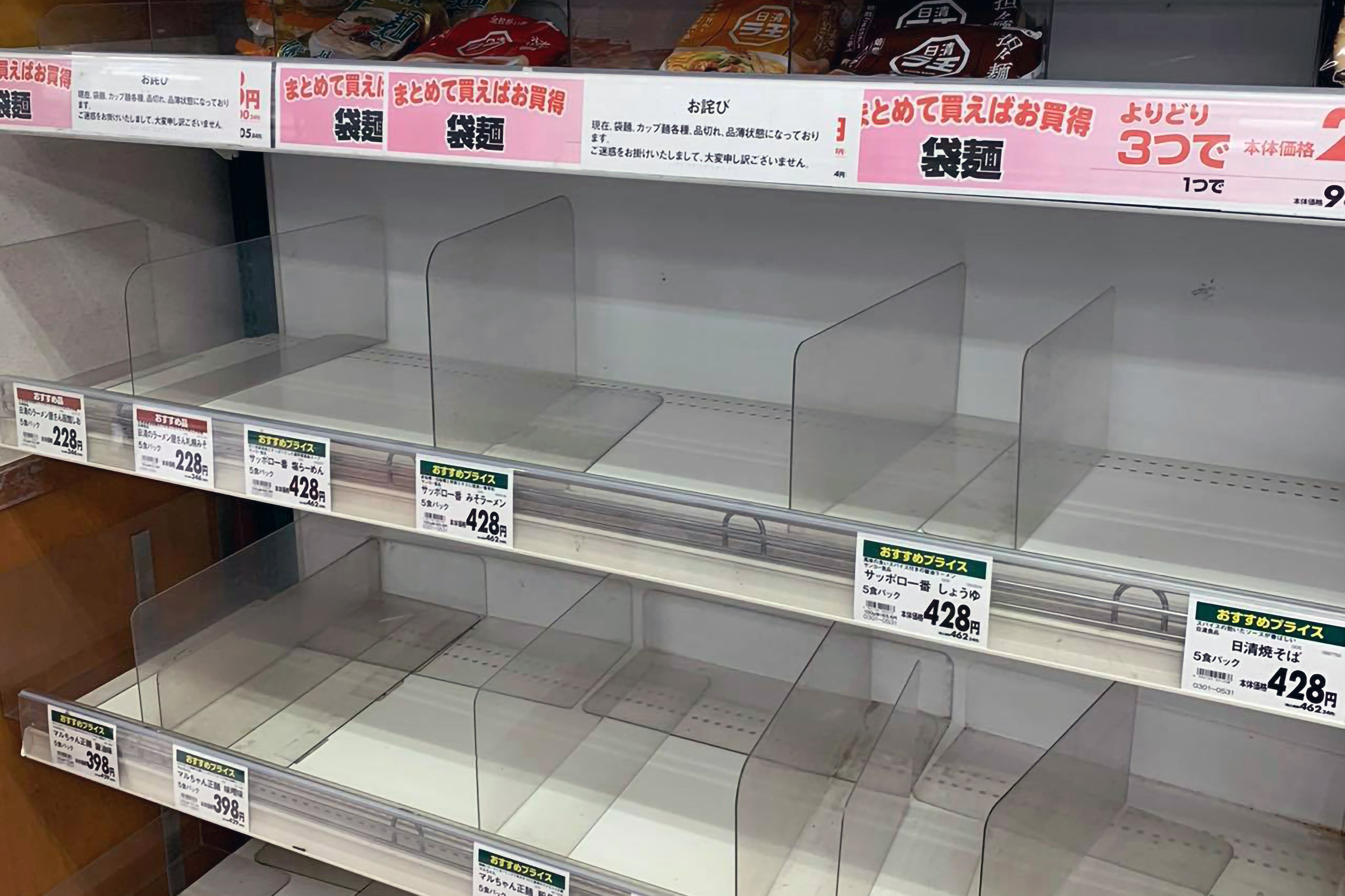 品薄状態の袋麺売り場