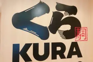 くら寿司「避妊具イタズラ事件」の実行者を特定　ネットでは厳しい処分求める声