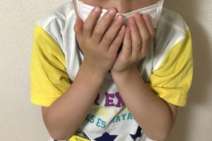 マスクを着用した幼稚園児