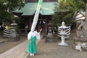 神奈川県最古の神社でネギの被り物が話題　宮司は「神社にも革新が必要」
