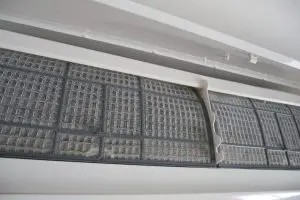 マツコが驚いた“汚れごっそり”のエアコン掃除　「かけただけでキレイになってない！？」