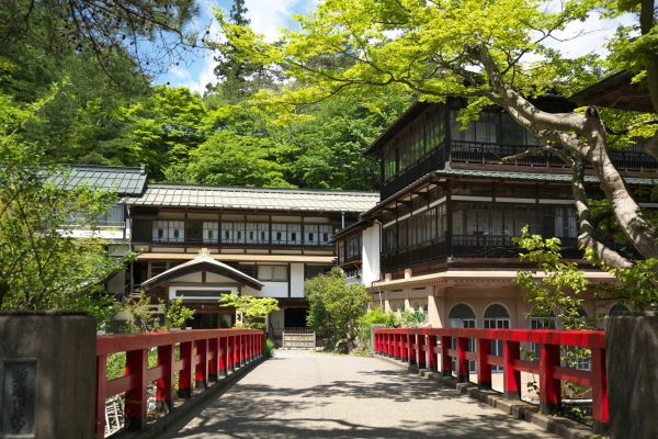 積善館本館外観