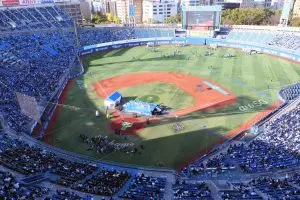 「下がれ」「押すな」 と怒号…　DeNAー巨人戦後に発生した「パニック」映像が波紋　警察も介入する事態に