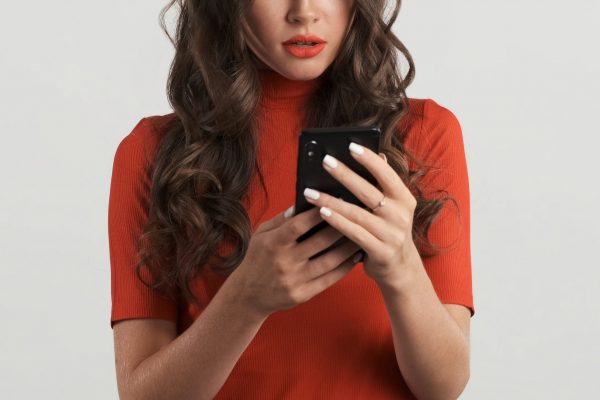 女性・美女・携帯・スマホ