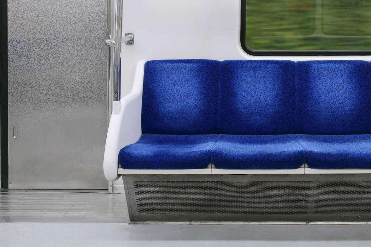 電車内の座席