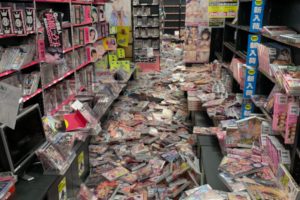 福島県沖の震度6強地震被害相次ぐ　DVDがほとんど落下し散乱した店に聞いた