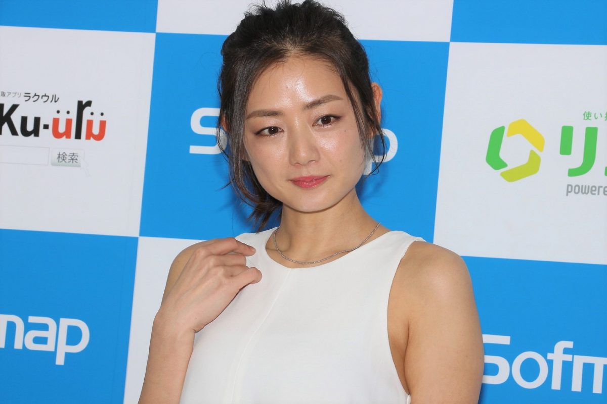 片山萌美 大胆に浴衣をはだけさせて 手ブラ 演出で見事に魅せる しらべぇ 気になるアレを大調査ニュース Sirabee 気になるアレを大調査ニュース しらべぇ ニコニコチャンネル エンタメ