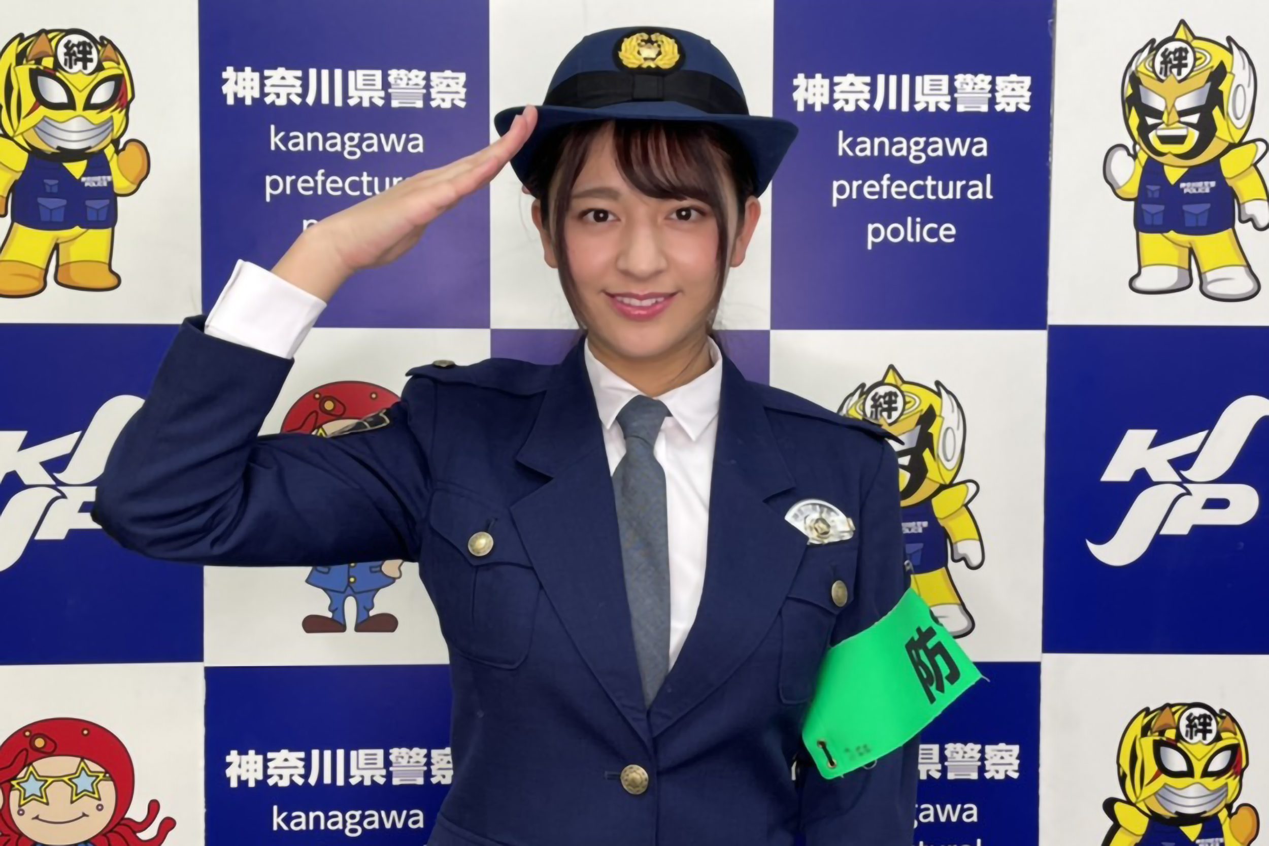 徳江かな キュートな警察官の制服姿を披露 一件でも被害がなくなってほしい ニュースサイトしらべぇ