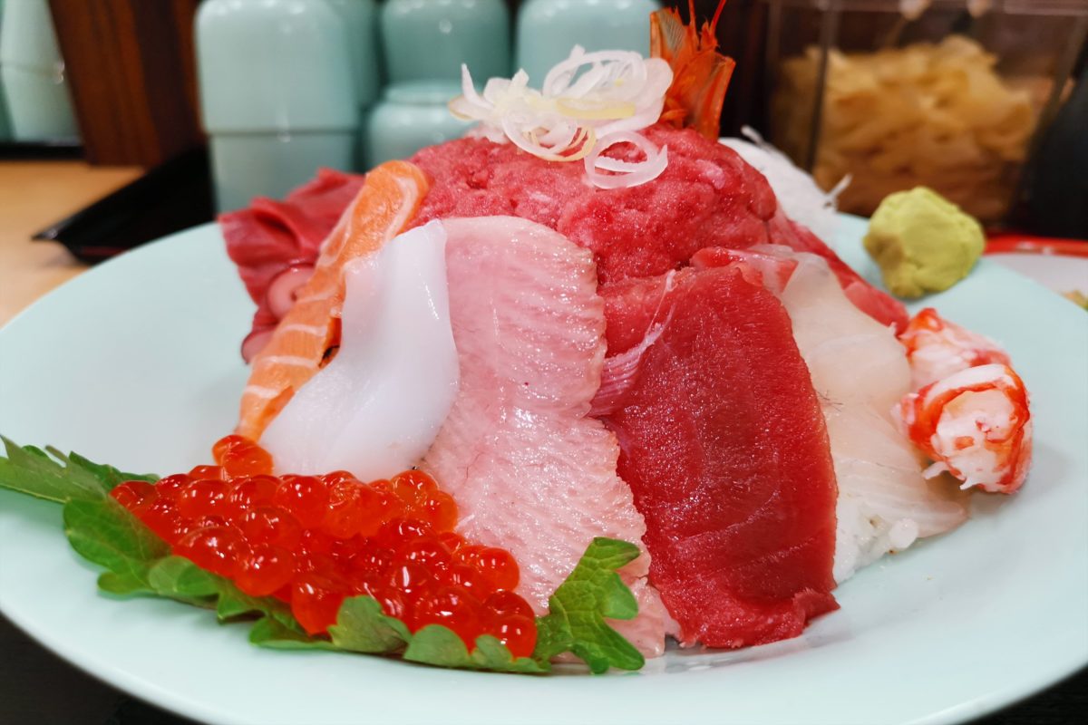 東久留米市場のデカ盛り海鮮丼 特上海鮮まんぷく丼 が市場最強級コスパ ニュースサイトしらべぇ