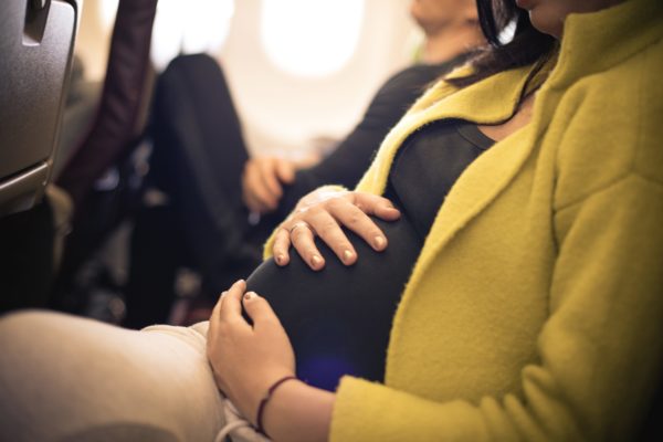 妊婦・飛行機・旅客機・フライト