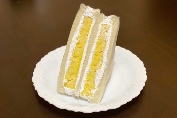 サミット「フルーツたっぷりサンド(台湾産生パイン)」