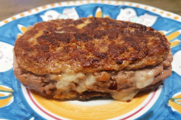 イオンの『500円クソデカハンバーグ』がコスパ最高 満足感もすごい
