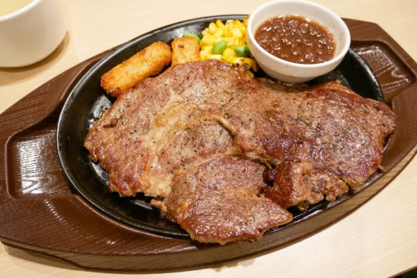 はみでるステーキ
