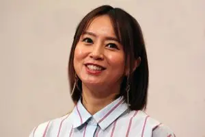 「お顔小さい！」鈴木亜美、40代になった近影が話題　愛用の“リフトブラシ”に注目集まる