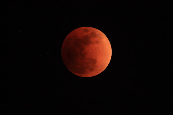 26日夜は スーパームーンの皆既月食 を観察するチャンス 注目は赤黒い月 ニュースサイトしらべぇ