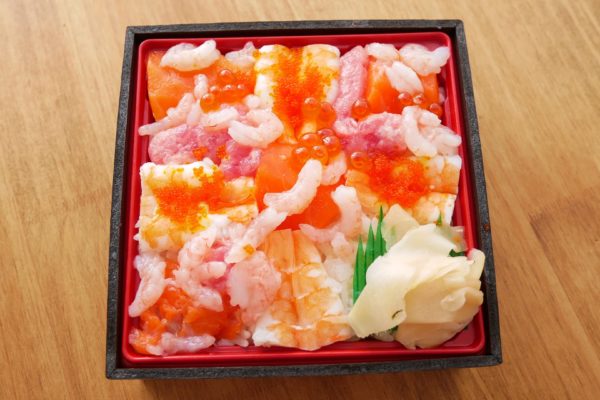 食べ応え抜群の6種海鮮のばらちらし
