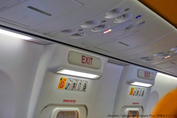 飛行機・旅客機・緊急脱出口・出口
