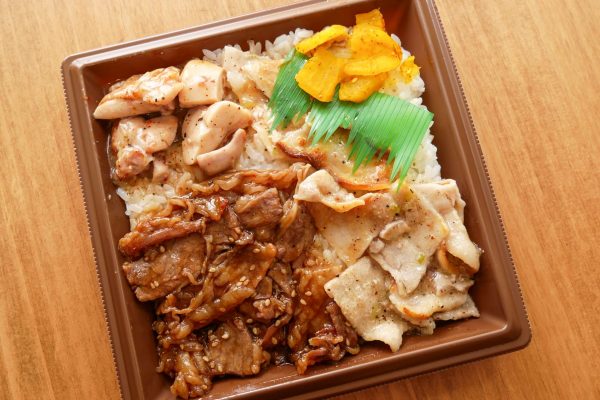 三種の焼肉弁当（牛・豚・鶏）