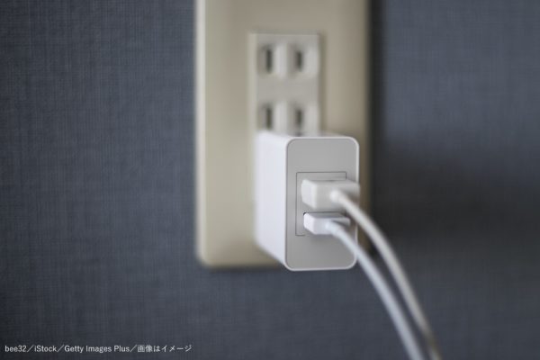 スマホ・スマートフォン・携帯・携帯電話・充電器・充電・コンセント