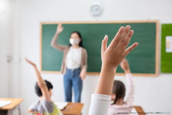 小学校・教室・教師・生徒