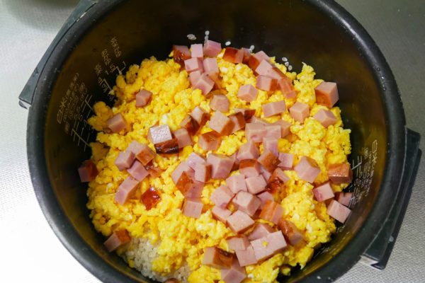 ネットで話題の「炊くチャーハン」に衝撃 簡単すぎて常識がブッ飛ぶレベル