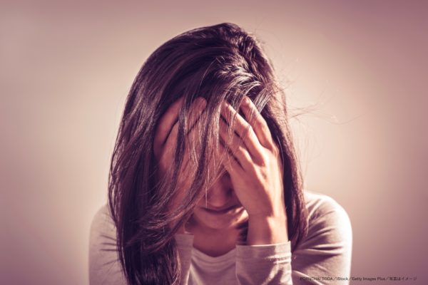 女性・泣く・涙・うつ・鬱