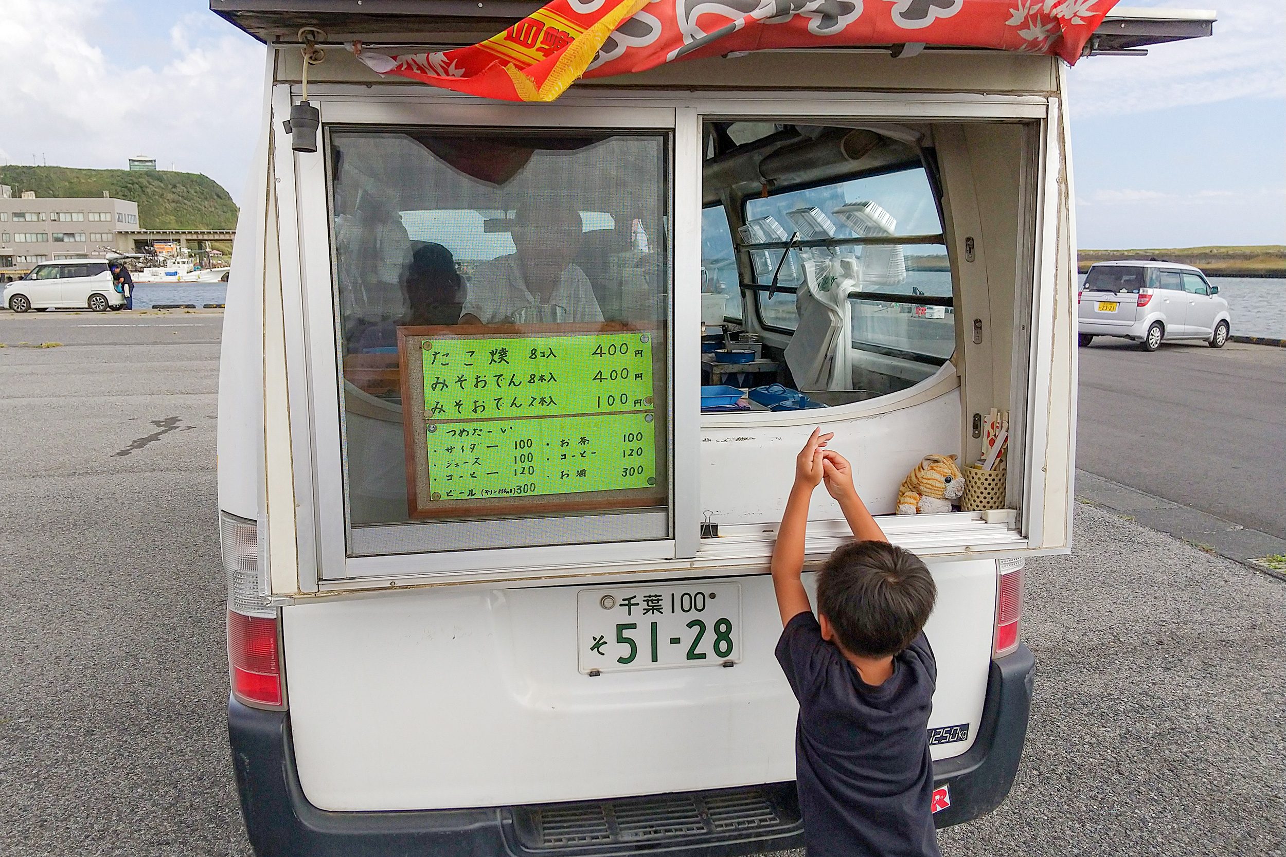 港町に出現する謎の たこ焼き販売車 地元で長年愛される理由とは Sirabeetakoyakisanta07