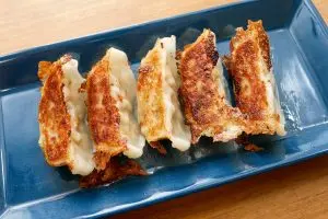 明石家さんまが絶賛した“餃子の食べ方”　ラー油の代わりに「アレ」を入れたら最高にウマかった